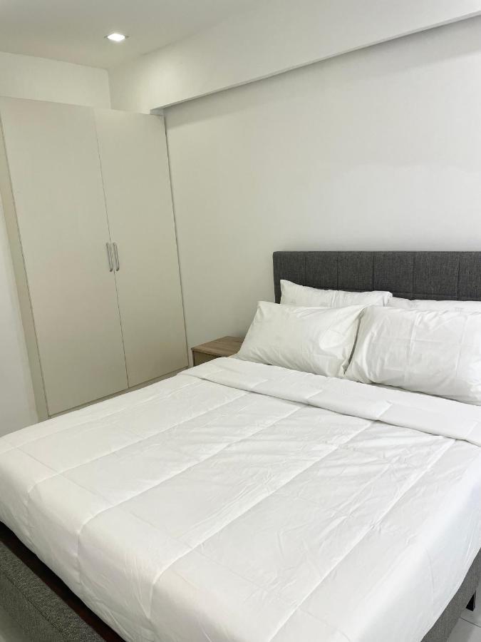 Burgundy Guest Suite Μανίλα Εξωτερικό φωτογραφία